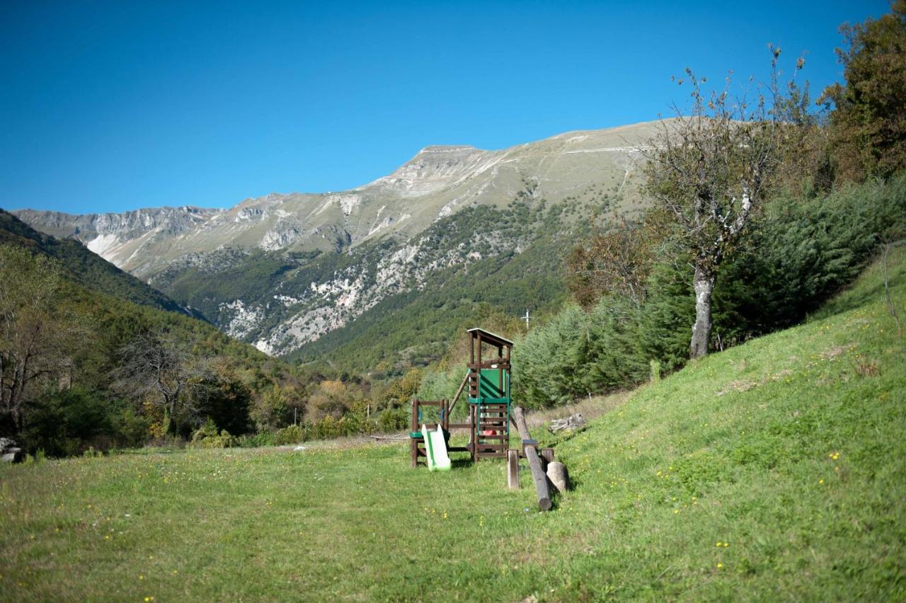 La Baita di Pilato Montemonaco Bagian luar foto