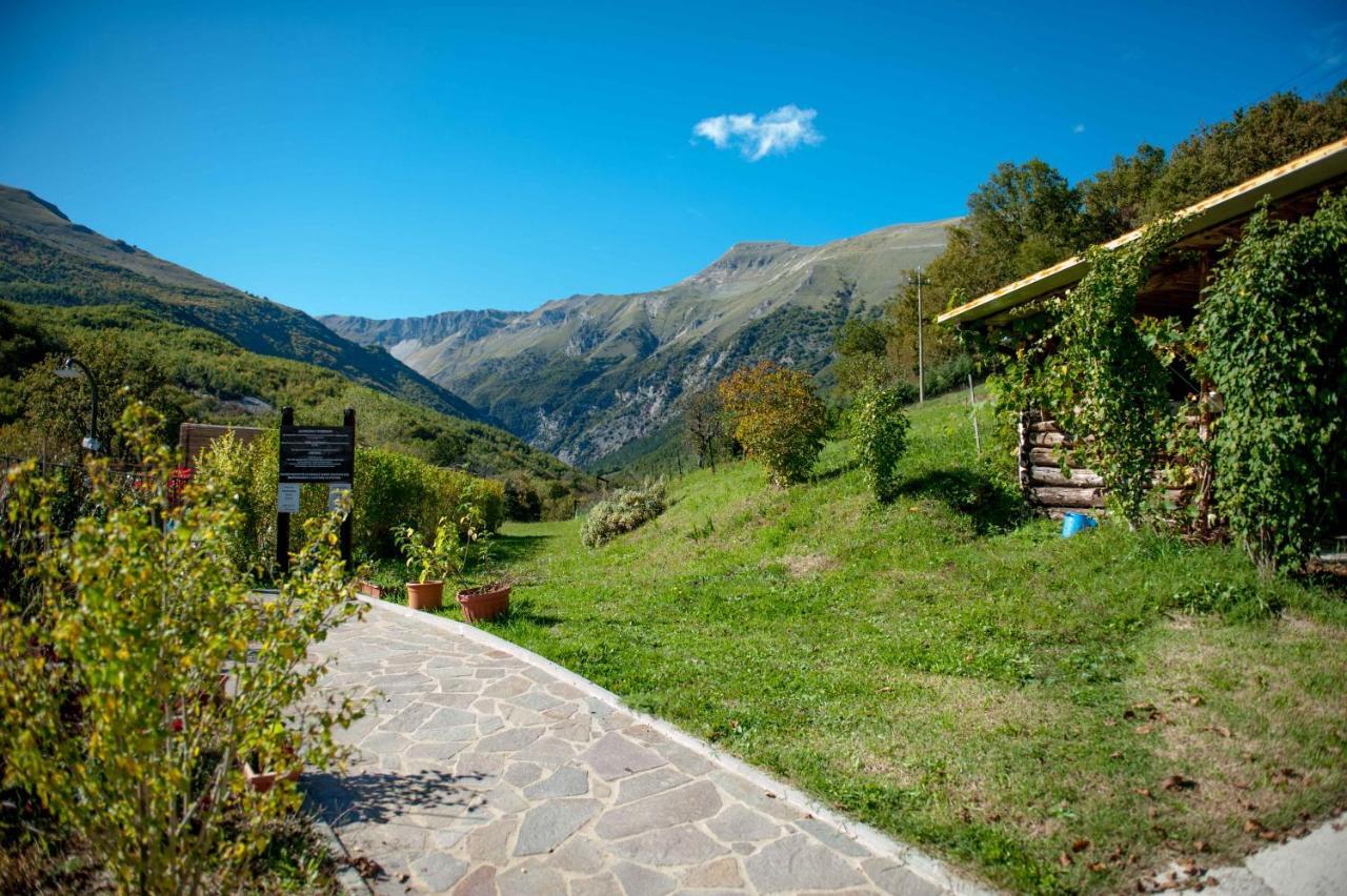 La Baita di Pilato Montemonaco Bagian luar foto